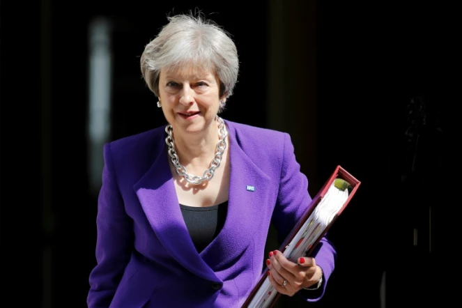La Première ministre britannique Theresa May sort du 10 Downing Street, le 4 juillet 2018 à Londres