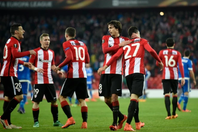 Les joueurs de l'Athletic Bilbao célèbrent le but de Sabin Merino en 16e de finale retour d'Europa League contre l'Olympique de Marseille, le 25 février 2016 à Bilbao