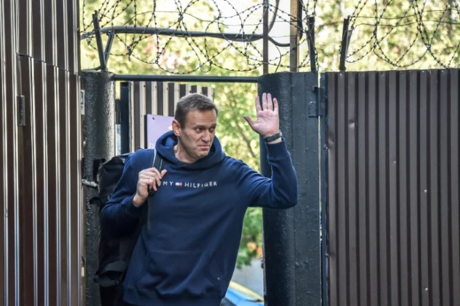 Le leader de l'opposition russe Alexeï Navalny quitte un centre de détention de Moscou après 30 jours d'incarcération, le 23 août 2019