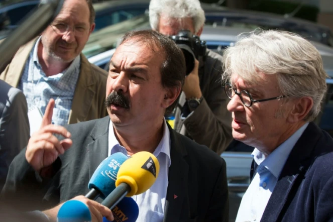 Philippe Martinez (CGT et Jean-Claude Mailly (FO) après leur rencontre avec le ministre de l'Intérieur Bernard Cazeneuve le 22 juin 2016