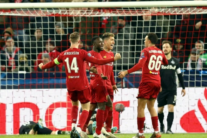 Les joueurs de Liverpool fêtent le but de Naby Keita (c), à Salzbourg, le 10 décembre 2019