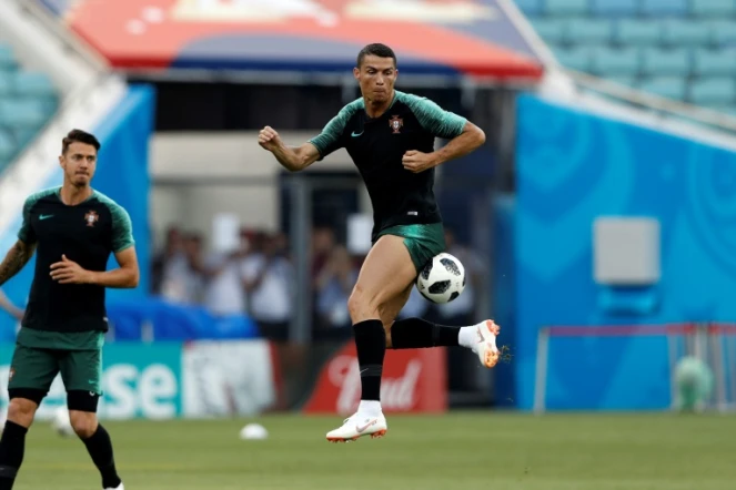 La star portugaise Cristiano Ronaldo à l'entraînement avec sa sélection dans son camp de base de Sotchi, le 14 juin 2018, avant son entrée en Coupe du monde