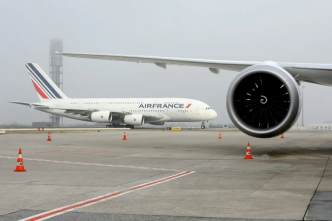 La précédente grève, menée l'été dernier également par cinq syndicats, avait conduit Air France à supprimer 1.400 vols en une semaine 