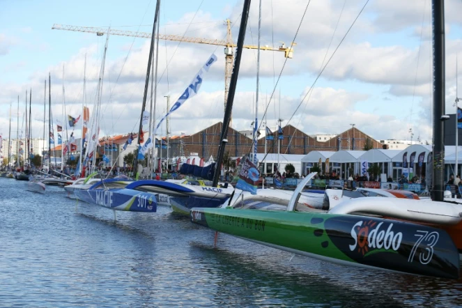 Les voiliers "Sodebo Ultim" et "Macif" amarrés dans le port du Havre, à trois jours du départ de la 12e Transat Jacques-Vabre, le 20 octobre 2015