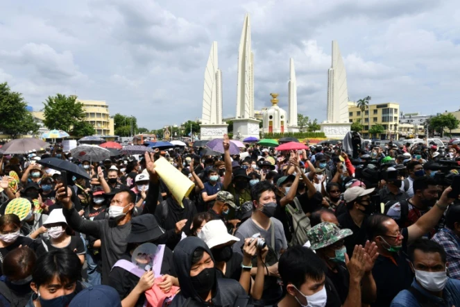 Des milliers de manifestants anti-gouvernement rassemblés à Bangkok (Thaïlande) le 16 août 2020