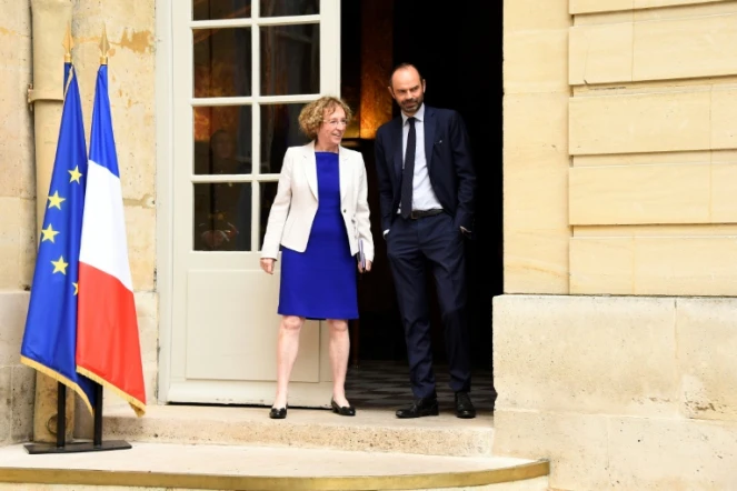 Le Premier ministre Edouard Philippe et la ministre du Travail Muriel Penicaud, à la sortie d'une réunion avec la CGT à Matignon, le 24 juillet 2017 