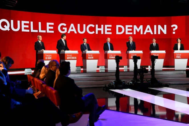 Les sept candidats à la primaire du PS avant le 2ème débat télévisé le 15 janvier 2017 à Paris