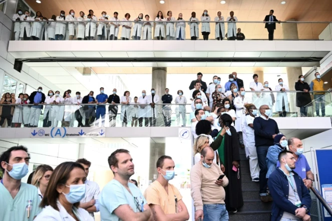 Minute de silence le 24 mai 2023 à l'hôpital européen Georges-Pompidou à Paris en hommage à l'infirmière tuée à Reims