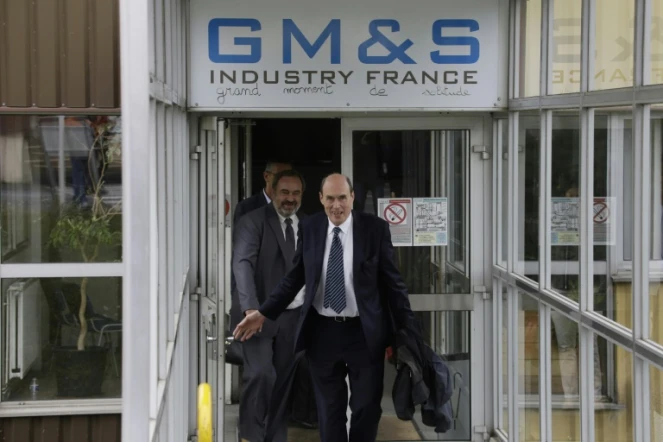 Le PDG de GMD, Alain Martineau (C) candidat à la reprise de GM&S, à La Souterraine (Creuse) le 27 juillet 2017