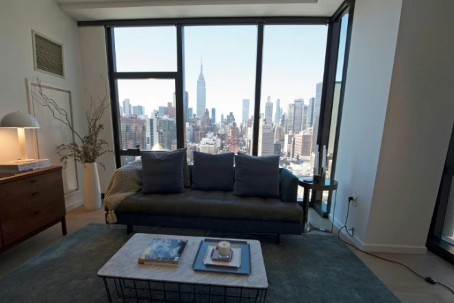 Une vue de New York depuis un appartement de l'American Copper Building, le 17 mars 2017