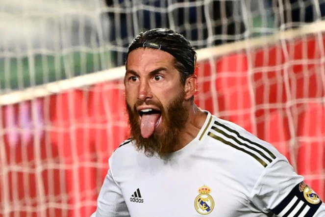 Le défenseur du Real Madrid Sergio Ramos buteur sur penalty contre Getafe sur le terrain Alfredo-Di Stefano, le 2 juillet 2020 à Valdebebas dans la banlieue de Madrid 