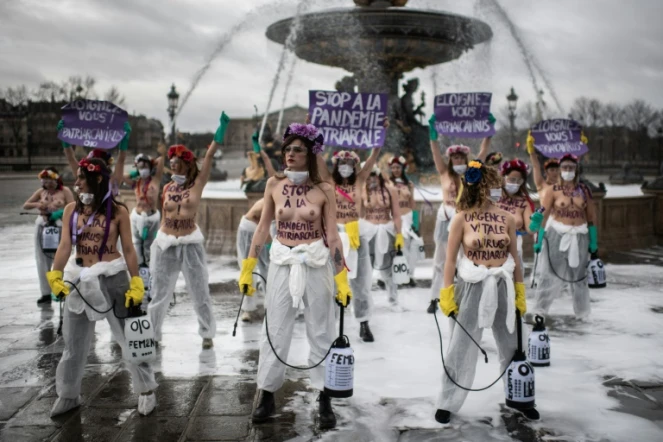 Des militantes du mouvement Femen manifestent Place de la Concorde, le 8 mars 2020 pour la journée internationale des droits des femmes