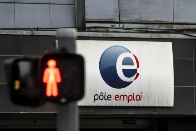 Le logo Pôle emploi le 5 mars 2018 à Lille
 