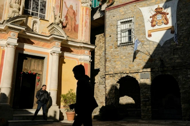 Sur la place San Martino à Seborga (nord-ouest de l'Italie), village auto-proclamé "principauté", le 5 janvier 2020