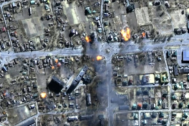 Image satellite de Maxar Technologies montrant des maisons en feu à Tchernihiv, le 16 mars 2022 en Ukraine