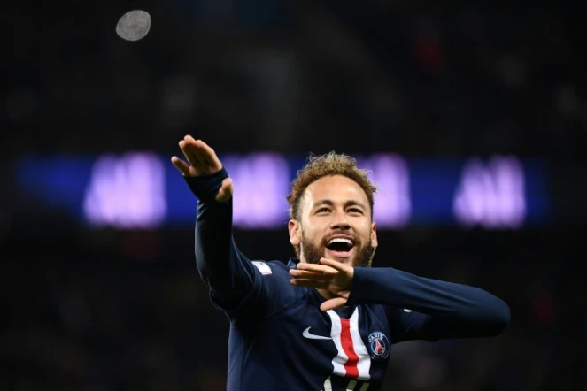 La joie de l'attaquant du PSG Neymar après avoir inscrit un but contre Amiens, en L1 au Parc des Princes, le 21 décembre 2019 