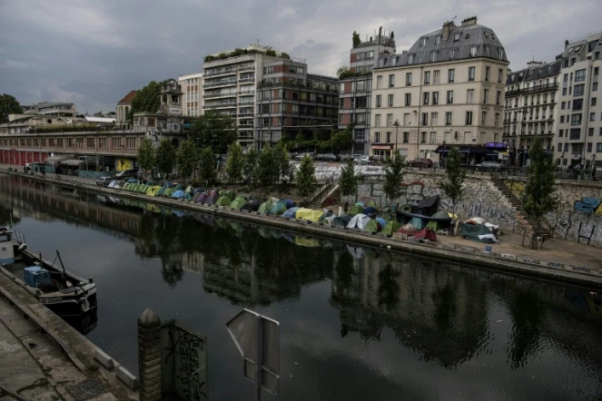 Les tentes du campement du canal Saint-Martin à paris le 25 mai 2018