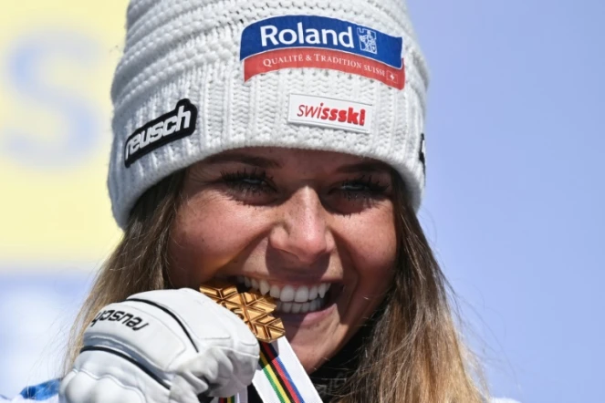 La Suissesse Corinne Suter, médaillé d'or de la descente aux Championnnats du monde, le 13 février 2021 à Cortina d'Ampezzo (Italie)
