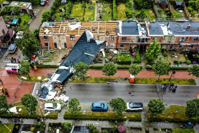 Après le passage d'une tornade à Zierikzee, une cité balnéaire du sud des Pays-Bas, le 27 juin 2022
