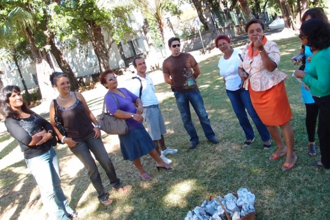 Jeudi 21 juillet 2011: Les ex salariés de l'Arast devant la préfecture (Photo: Mounice Najafaly)