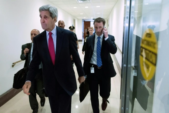 Le secrétaire d'Etat américain John Kerry quitte le Capitole à l'issue d'une réunion sur la Syrie, le 27 octobre 2015 à Washington