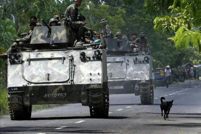 L'armée philippine le 26 mai 2009 lors d'une opération contre des séparatistes à Datu Piang 