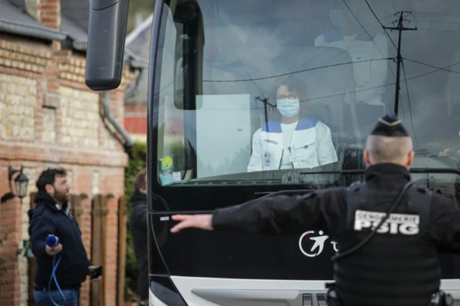 Un autocar avec 34 Français rapatriés de Chine arrive à Branville, pour être mis en  quarantaine, le 21 février 2020

