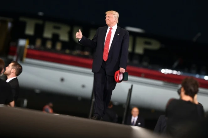 Le candidat républicain à la présidentielle américaine Donald Trump arrive pour un meeting de campagne, le 27 septembre 2016 à Melbourne, en Floride