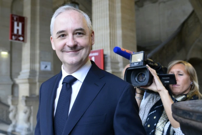 Francois Perol arrive au tribunal pour l'ouverture de son procès à Paris, le 2 juin 2015