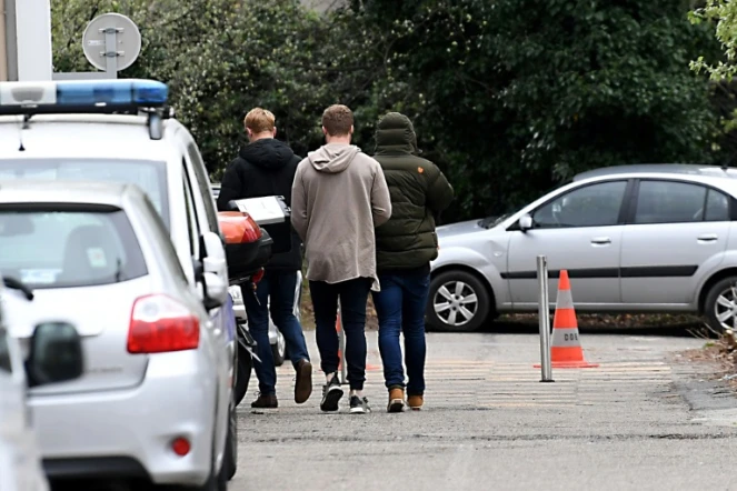 Des rugbymen du FC Grenoble à leur arrivée à l'Hôtel de police le 22 mars 2017 à Grenoble