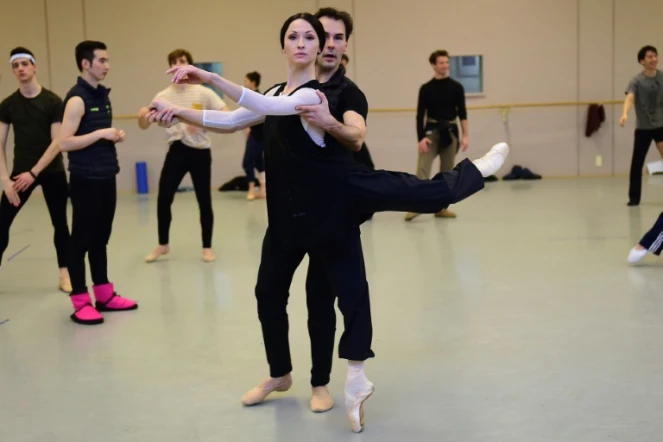 La danseuse du Ballet national néerlandais Anna Tsygankova répète "Mata Hari" à Amsterdam le 19 janvier 2016