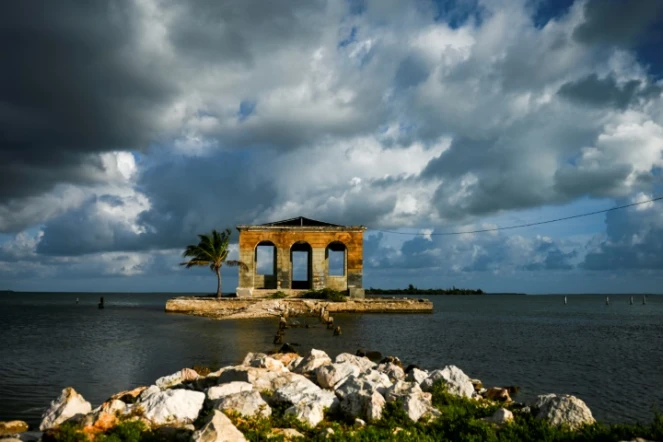 L'ancienne douane de Isabela de Sagua, "la Venise de Cuba", menacée par la montée des eaux, à Cuba le 27 avril 2022