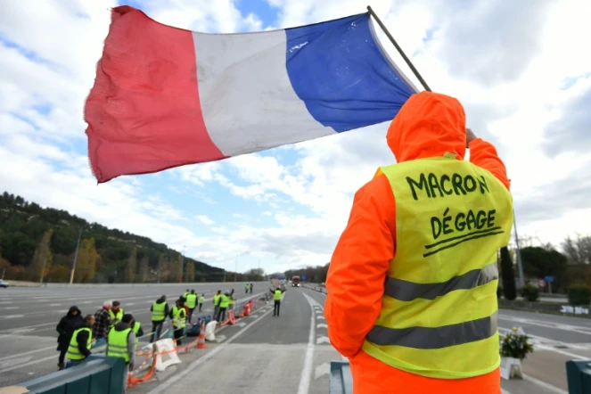 Un "gilet jaune" à un péage près de Marseille, le 9 décembre 2018