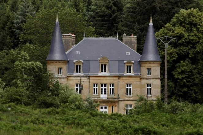 Le château de Sautou, ancienne propriété de Michel Fourniret, photographié en 2004