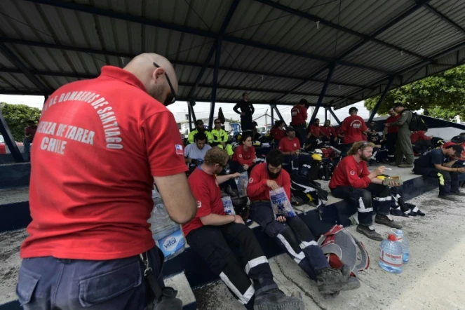 Des secouristes chiliens à Manta, en Equateur, de retour d'une opération de sauvetage, le 24 avril 2016