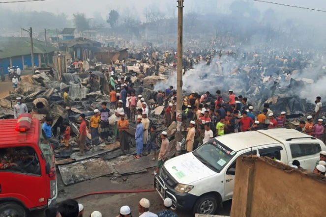 Un camp de réfugiés rohingyas ravagé par un incendie à Ukhia, le 23 mars 2021 au Bangladesh