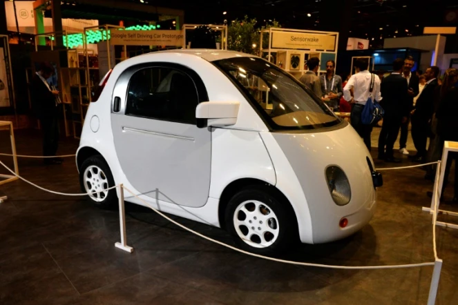 La petite voiture signée Google au salon Viva de Paris, le 30 juin 2016