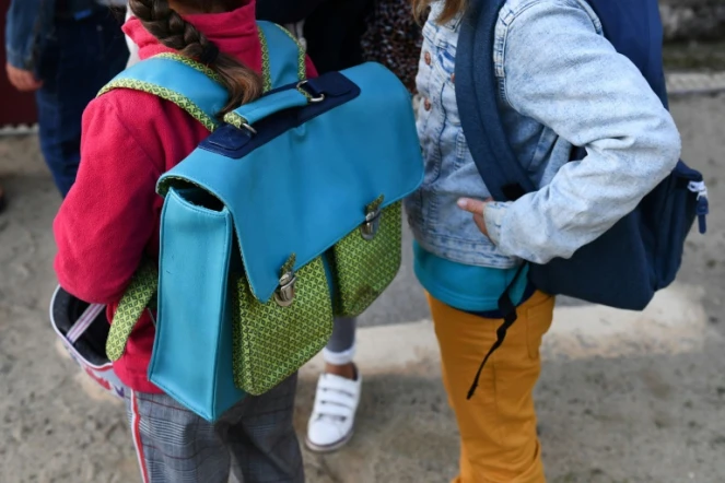 Le gouvernement a annoncé un retour à la normale dans les écoles et collèges à partir de lundi prochain, qui pourra se faire, assure-t-il, grâce à un allègement des règles de distanciation physique dans les classes