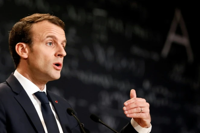 Emmanuel Macron prononce un discours lors d'un colloque sur l'intelligence artificielle au Collège de France à Paris le 29 mars 2018