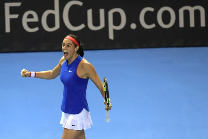 La Française Caroline Garcia exulte après sa victoire face à la Tchèque Petra Kvitova en finale de Fed Cup, le 12 novembre 2016 à Strasbourg