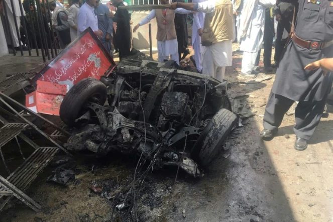 Photo prise le 31 mars 2017 du site de l'attentat taliban sur le marché de Parachinar, capitale de la zone tribale de Kurram, une zone majoritairement chiite du nord-ouest du Pakistan