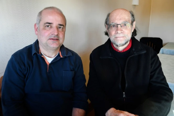 Bertrand Vilain et l'ancien avocat de la famille Seznec, Denis Langlois, le 26 février à Landivisiau (Finistère)