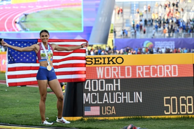 L'Américaine Sydney Mclaughlin après son record du monde en finale du 400 m haies aux Championnats du monde d'athlétisme à Eugene, aux Etats-Unis, le 22 juillet 2022