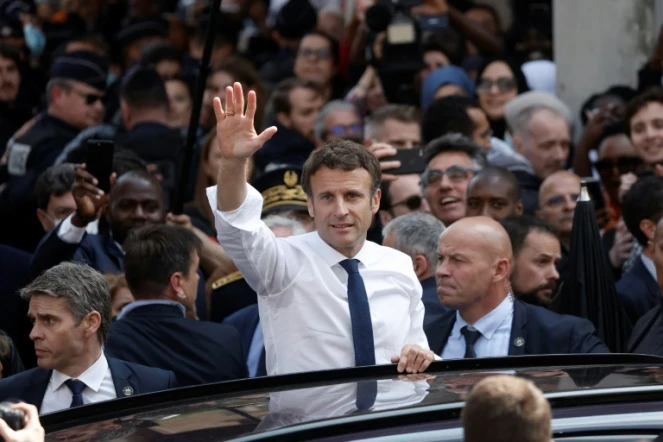 Le président Emmanuel Macron en déplacement à Cergy (Val d'Oise) le 27 avril 2022