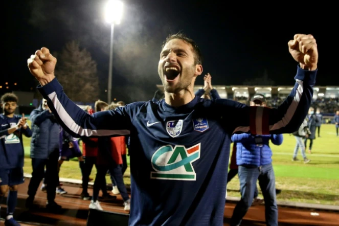 Les joueurs de Bergerac, vainqueurs de Saint-Etienne à Périgueux, fêtent leur qualification pour les quarts de la Coupe de France, le 30 janvier 2022 