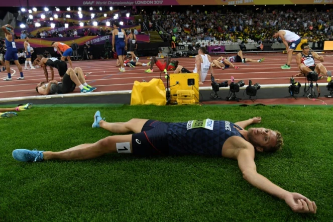 Kevin Mayer explose de joie après la dernière épreuve du décathlon, le 1500 m, aux Mondiaux de Londres, le 12 août 2017