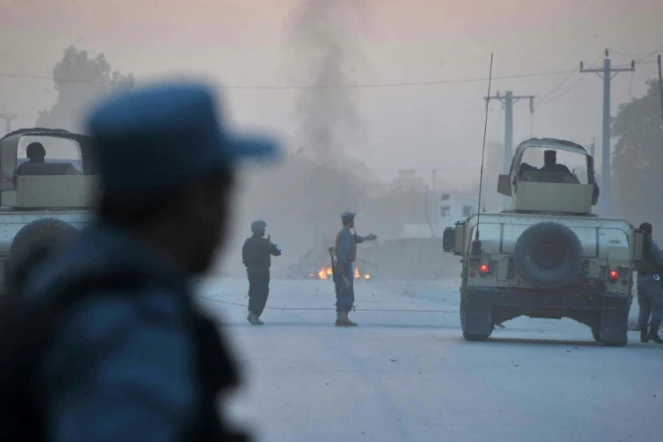 Des policiers sur les lieux d'une attaque à Jalalabad, le 30 août 2014 en Afghanistan