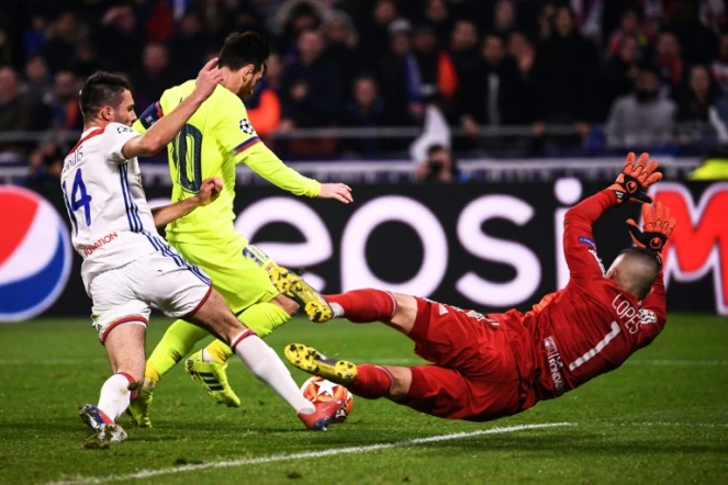 Lionel Messi et le Barça butent sur le gardien lyonnais Anthony Lopes en 8e de finale aller de la Ligue des champions au Parc OL, le 19 février 2019