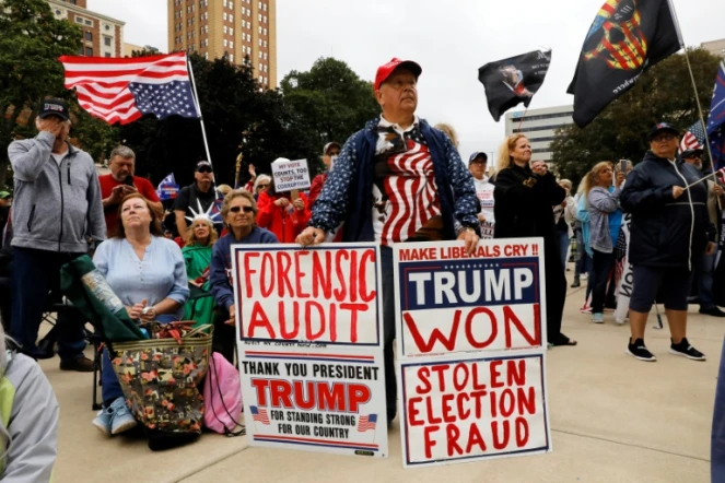 Manifestation de partisans de Donald Trump le 12 octobre 2021 à Lansing, aux Etats-Unis, contestant sa défaite à la présidentielle