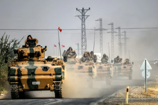 Les tanks turcs en route pour la Syrie, à Karkamis, à la frontière turco-syrienne, le 25 août 2016